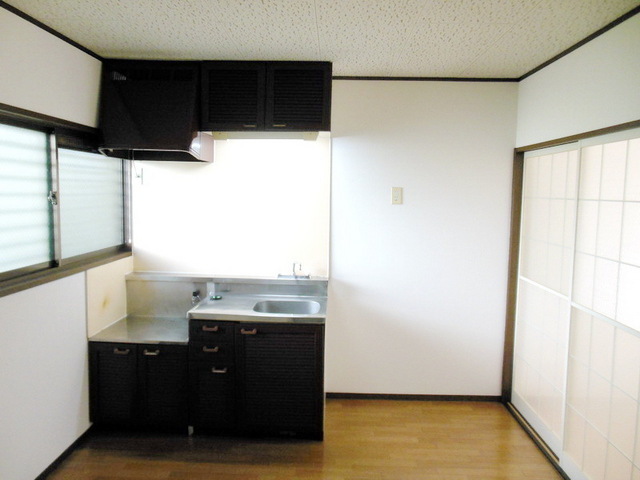 Living and room. 6 is a Pledge dining kitchen