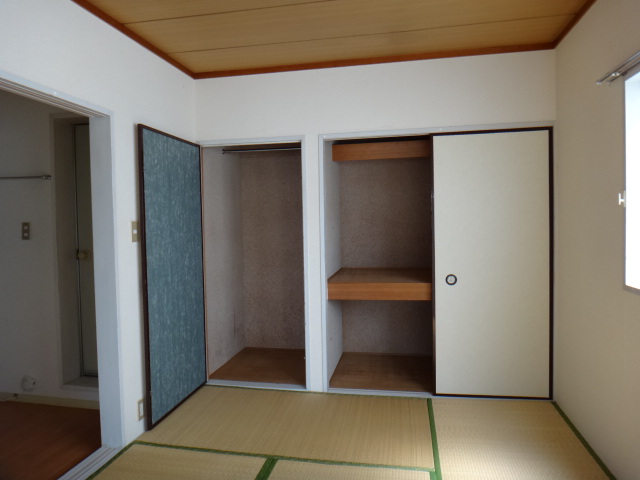 Receipt. Storage of Japanese-style room