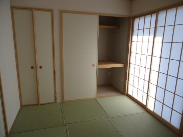 Non-living room. Construction example: Japanese-style room