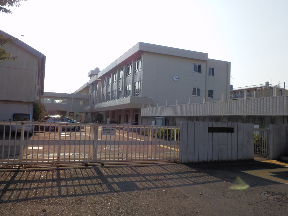 Junior high school. Shinmachi 453m until junior high school (junior high school)