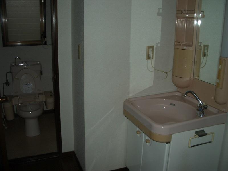 Wash basin, toilet. Second floor toilet ・ Wash basin