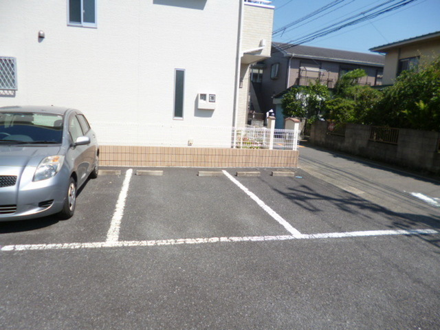 Parking lot.  ☆ On-site parking complete ☆