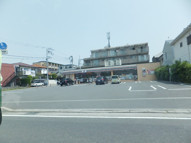 Convenience store. Seven-Eleven (convenience store) to 350m