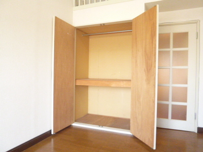 Living and room. Closet + Spacious take advantage enjoy the features of the room in loft!