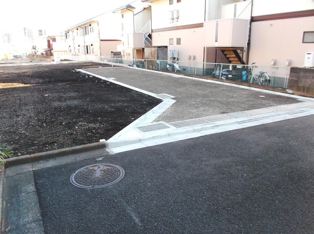 Local photos, including front road. Local (12 May 2013) Shooting