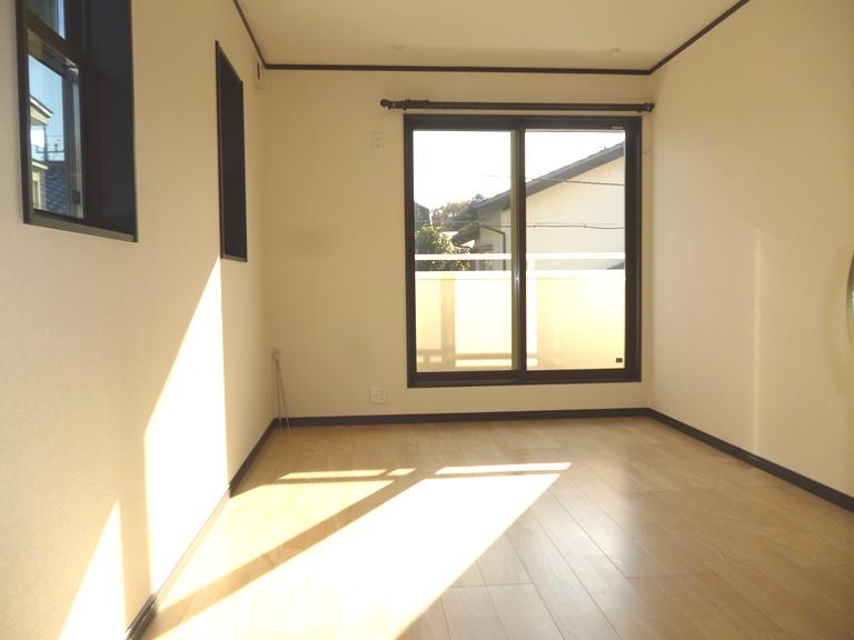 Non-living room. 2F southeast room