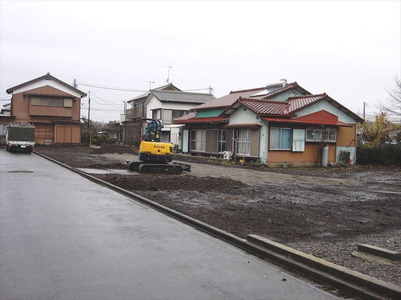 Local photos, including front road. Local (12 May 2013) Shooting