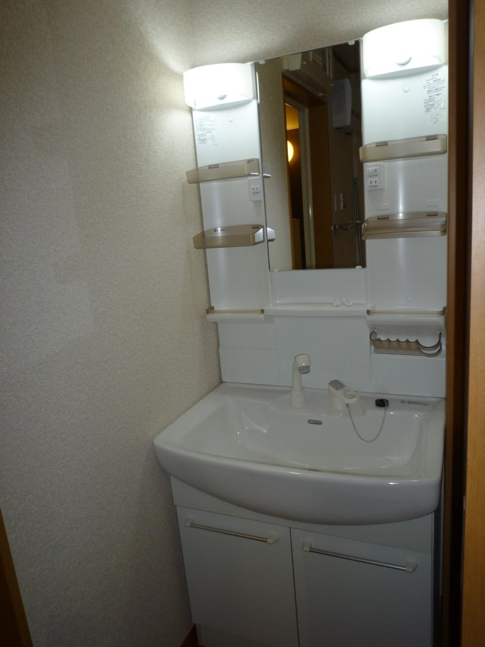 Wash basin, toilet. Indoor (10 May 2013) Shooting