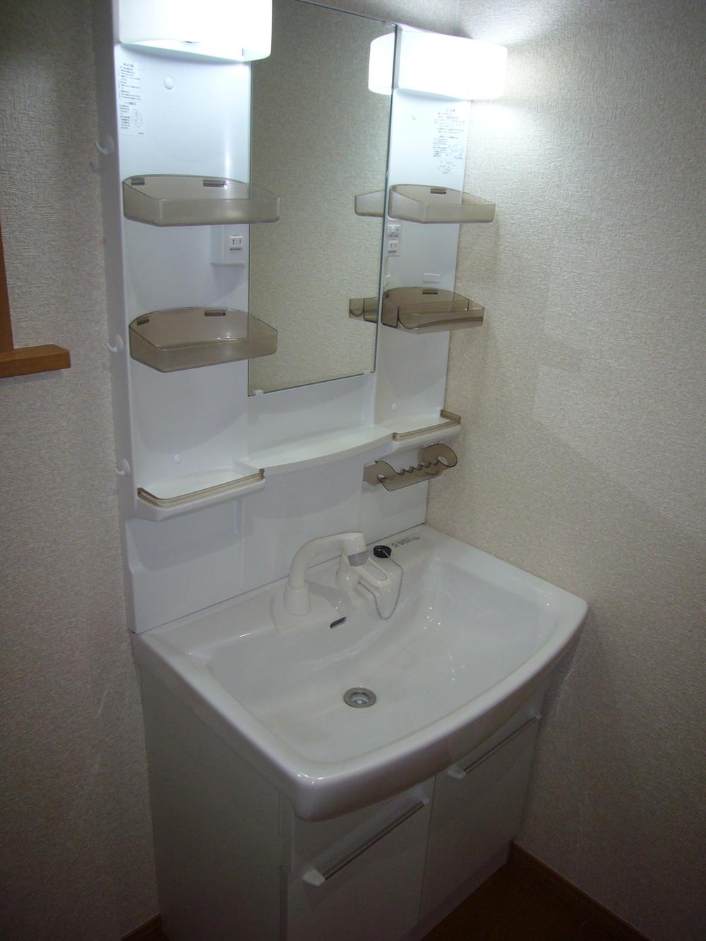 Wash basin, toilet. Indoor (12 May 2013) Shooting