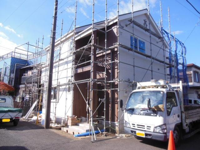 Local appearance photo. Building 2