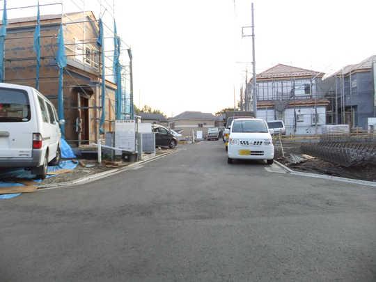 Local photos, including front road. Frontal road