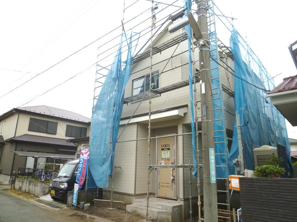 Local appearance photo. Local (11 May 2013) Shooting