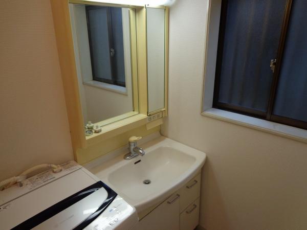 Wash basin, toilet