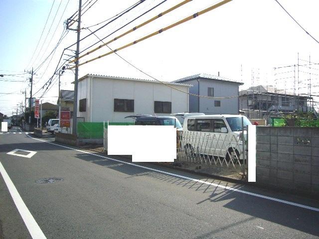 Local photos, including front road. Adjacent road