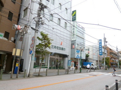 Bank. Sumitomo Mitsui Banking Corporation Higashirinkan 446m to the branch (Bank)