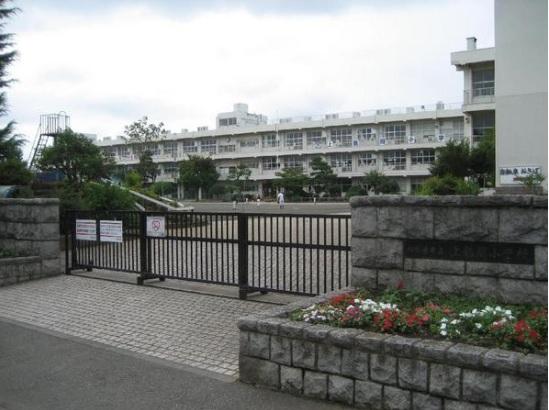 Primary school. Kamitsuruma until elementary school 500m