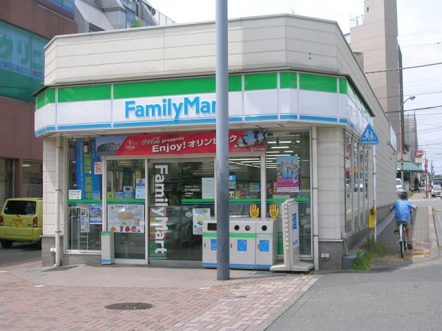 Convenience store. 580m to Family Mart (convenience store)