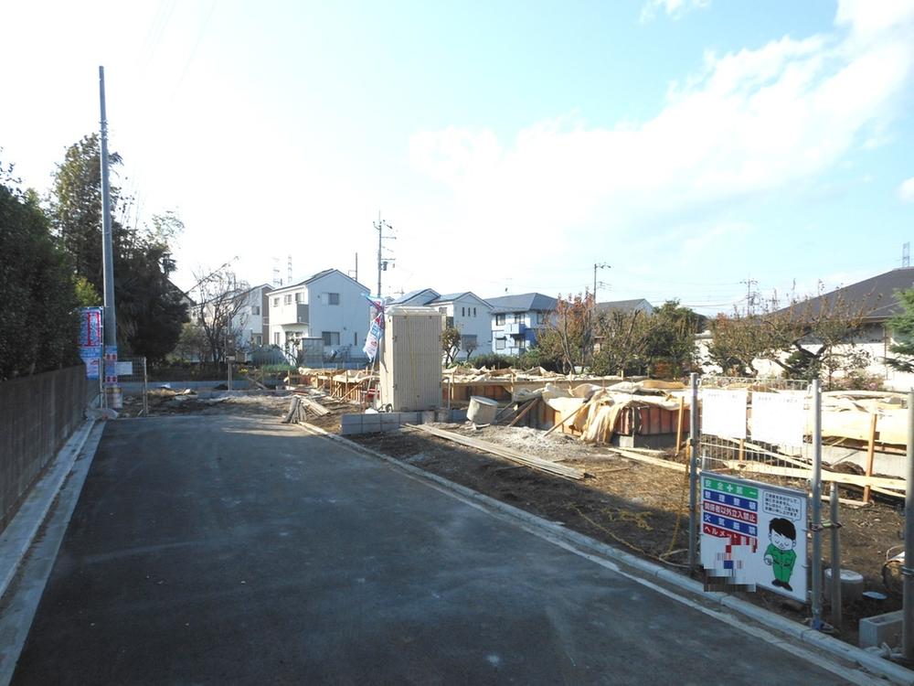 Local photos, including front road. Local (11 May 2013) Shooting