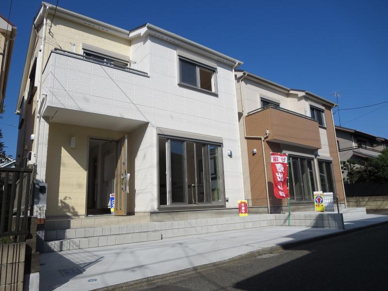 Local appearance photo. B Building is facing the south road road.