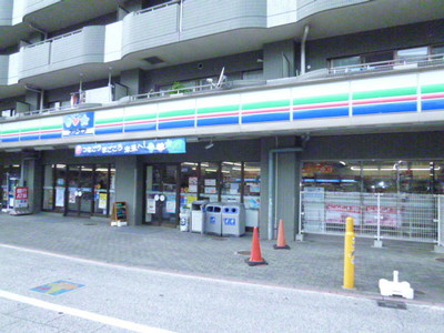 Convenience store. Three F Sagamiono Ginza street store up to (convenience store) 82m
