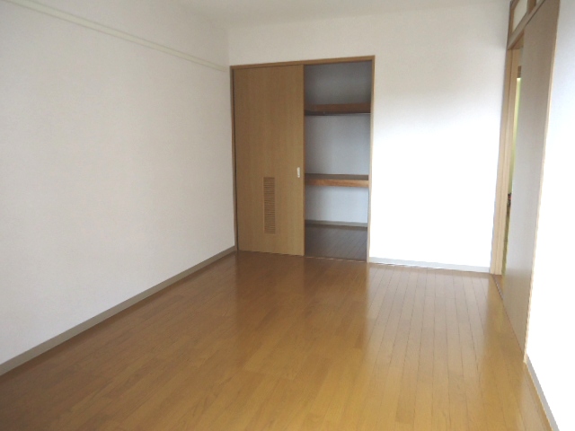 Other room space. Western-style 9.9 tatami Walk-in closet that housed can be plenty of! 