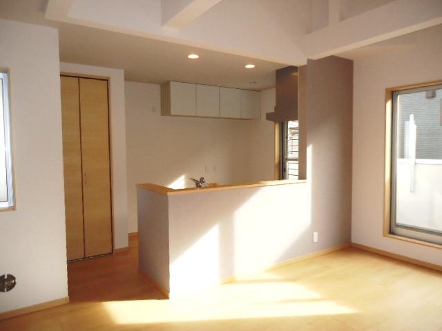 Living. Local (11 May 2013) Shooting