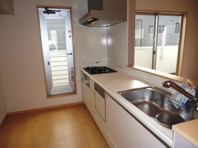 Kitchen. Local (11 May 2013) Shooting