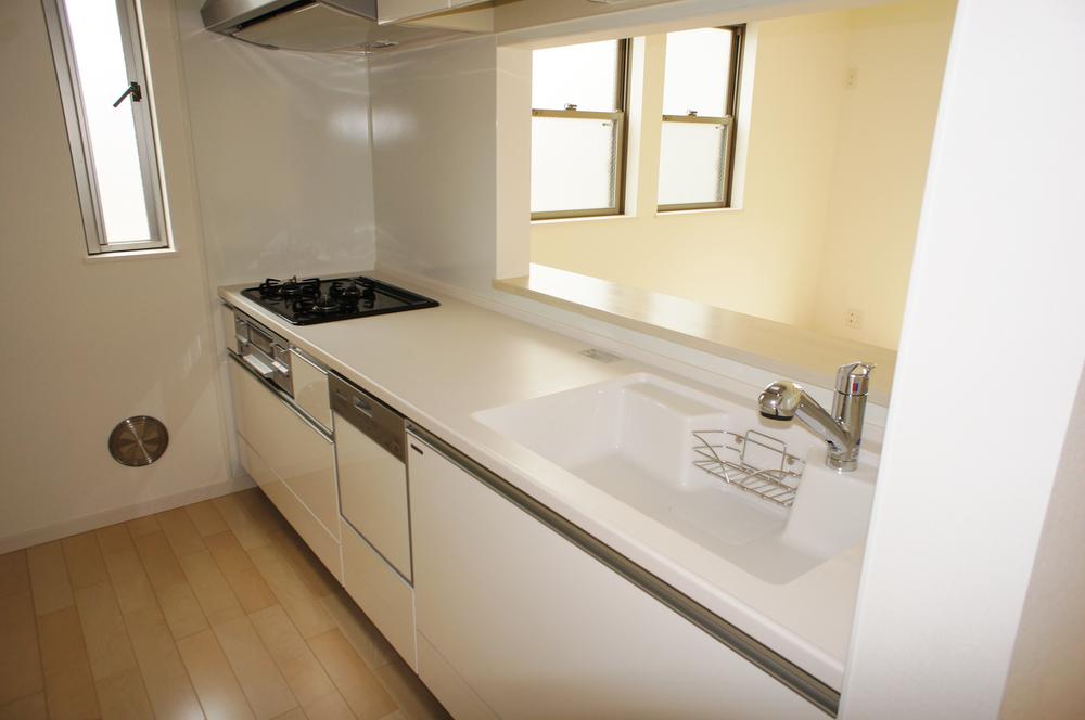 Same specifications photo (kitchen). Phase I of the same specification