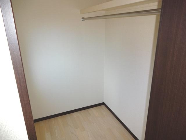 Receipt. Walk-in closet