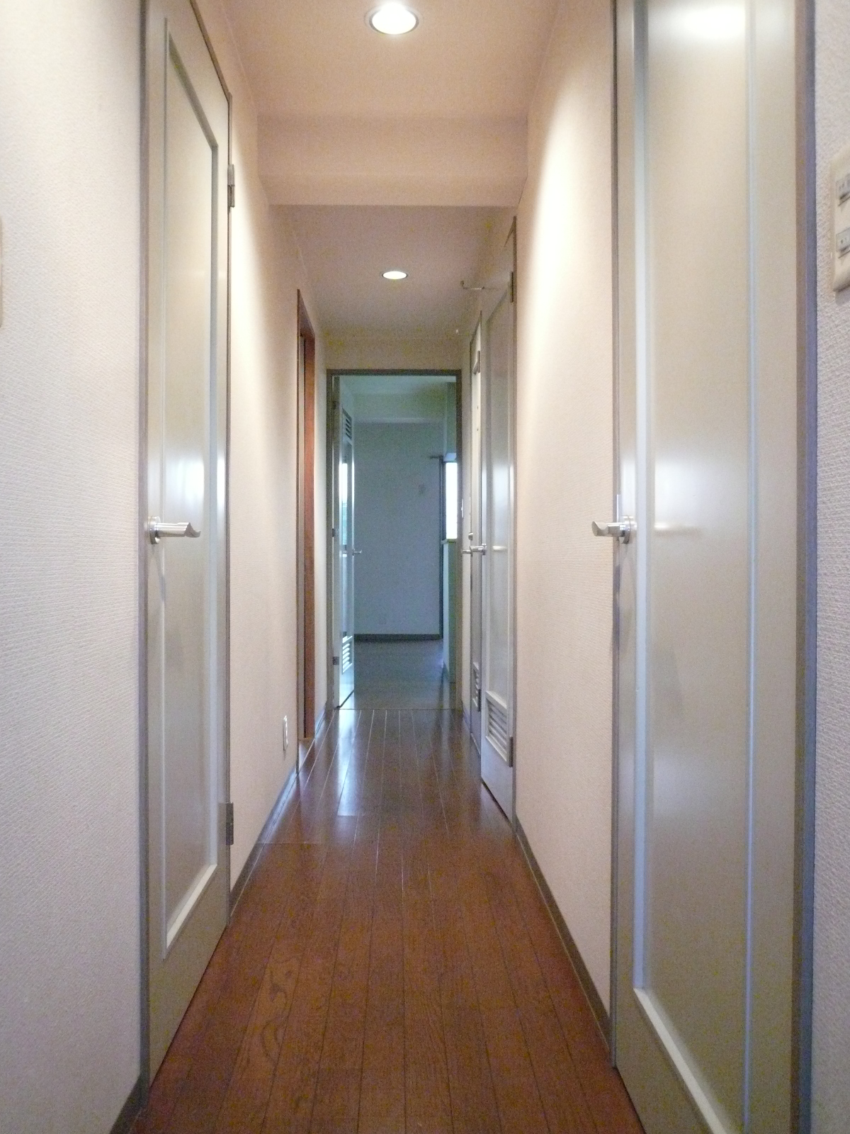Entrance. Entrance ・ Corridor  The same type ・ It will be in a separate dwelling unit photos. 