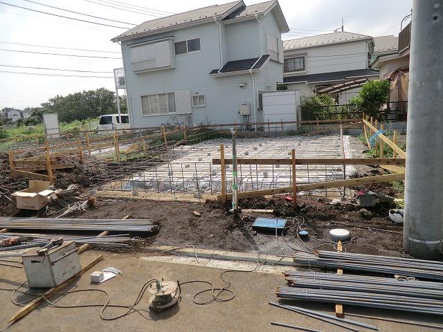 Local photos, including front road. Building 2