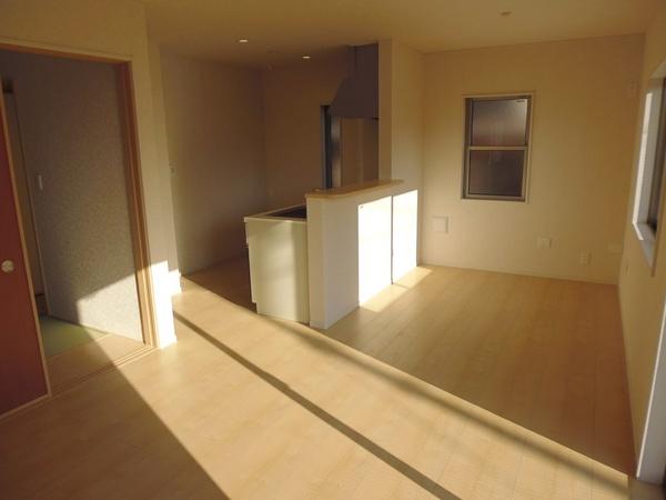 Living. Is the living of 1 Building. The color of the floor also matches the building.