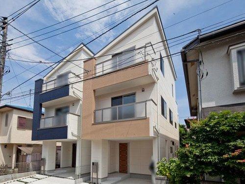 Local photos, including front road. Local (10 May 2013) Shooting