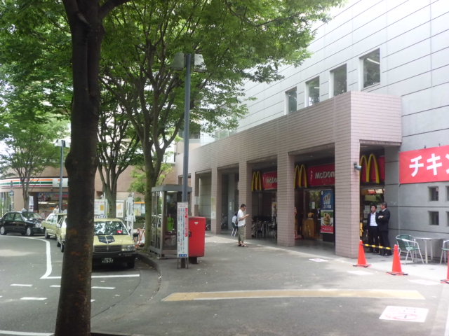 restaurant. 736m to McDonald's (restaurant)