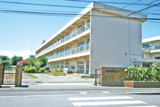 Primary school. Kashimadai until elementary school 200m