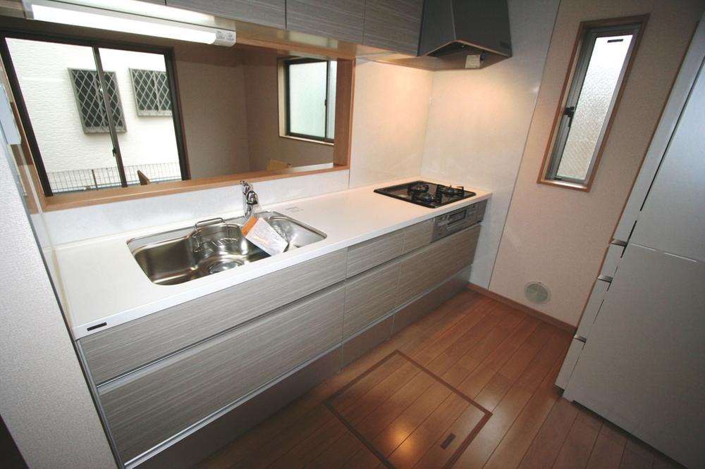 Kitchen. Local (12 May 2013) Shooting