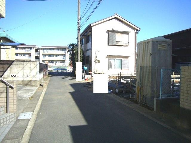 Local photos, including front road. Adjacent road (west 4m public road)