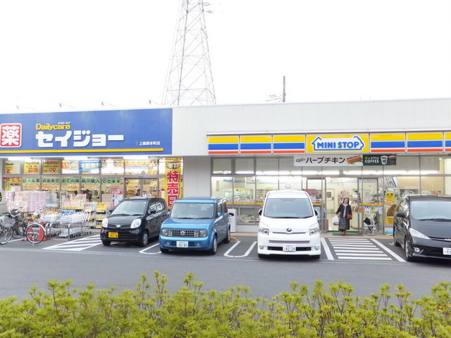 Convenience store. 700m until MINISTOP (convenience store)