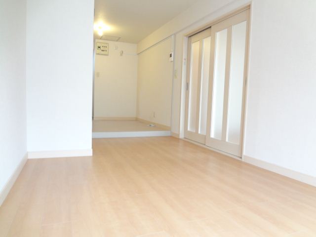 Living and room. A must-see for those looking for a spread of the room! ! 