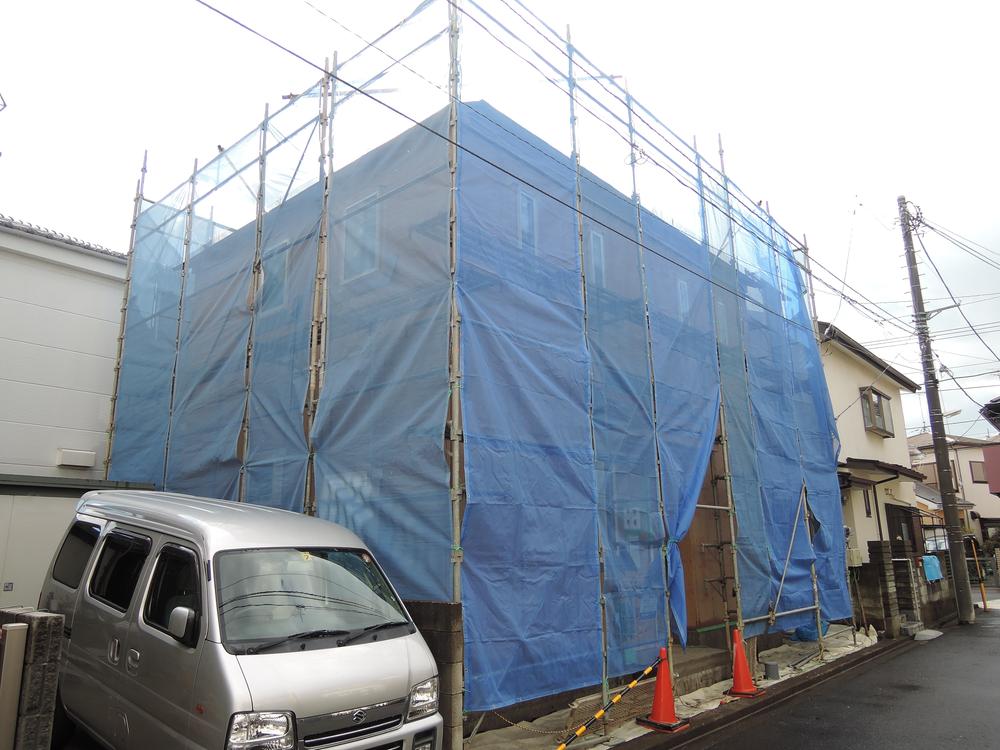 Local photos, including front road. Local (12 May 2013) Shooting