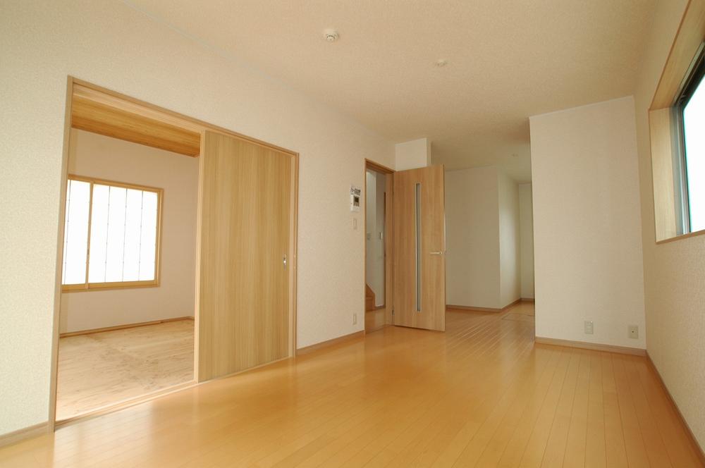 Same specifications photos (living). Please relax a warm and welcoming living room of calm hue ☆