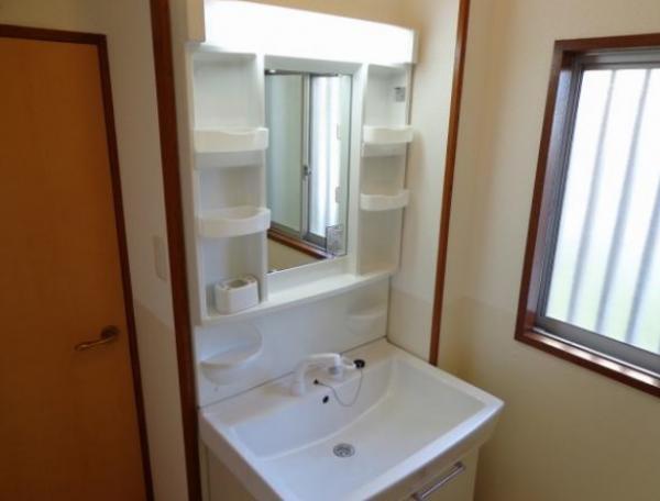 Wash basin, toilet