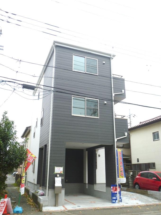 Local appearance photo. Local (11 May 2013) Shooting