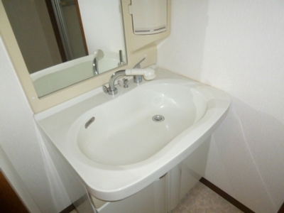 Washroom. It is with a convenient independent washroom in the morning of the busy time zone.