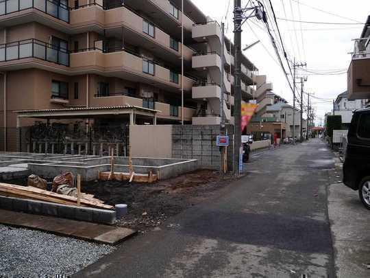 Local photos, including front road. Odakyusagamihara Station 8 min. Walk