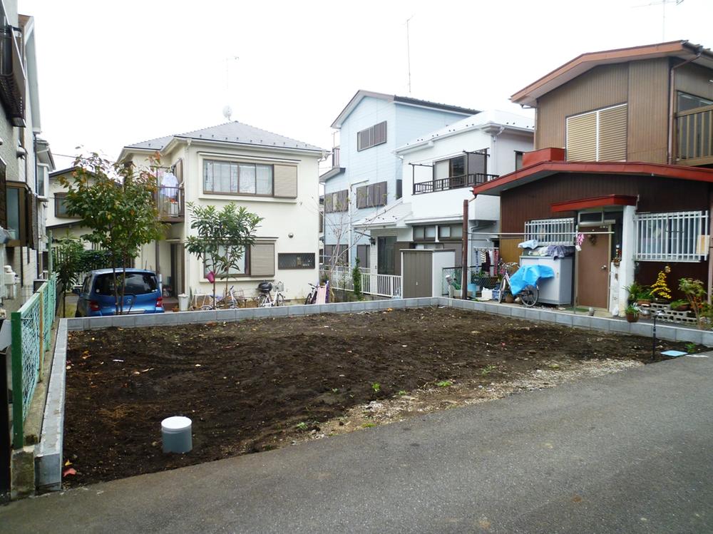 Local photos, including front road. Local (11 May 2013) Shooting