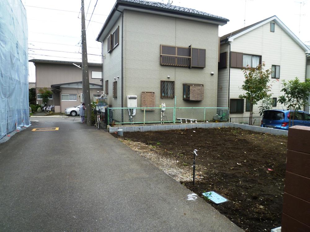 Local photos, including front road. Local (11 May 2013) Shooting