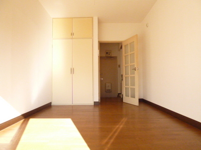 Living and room. 6 Pledge of Western-style!