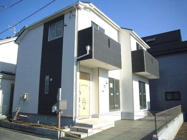 Local appearance photo. Building 2 Under construction