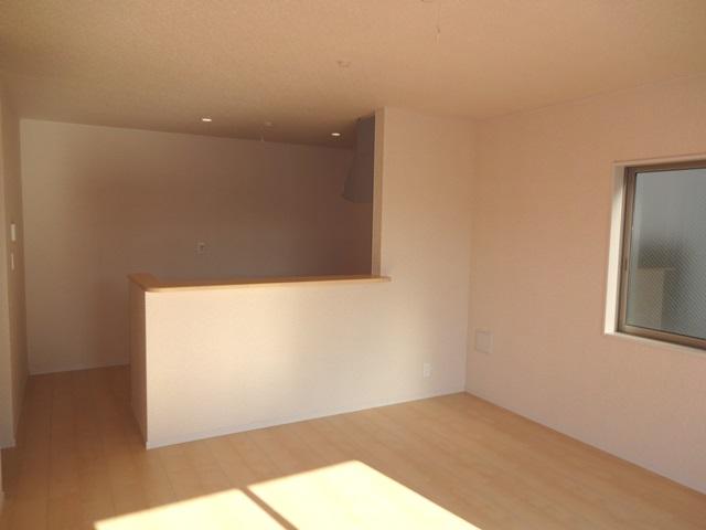 Living. Building 2 Bright color scheme of flooring